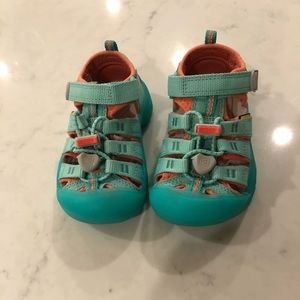 Never been worn keen toddler sandals